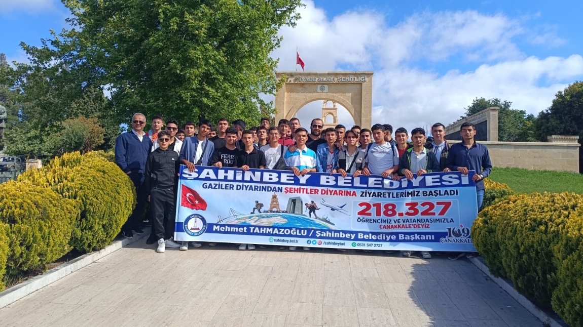Okul öğrencilerimiz Gaziler Diyarından Şehitler Diyarına ziyaretleri kapsamında Çanakkale' ye gezisine katıldı.